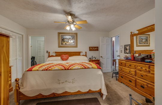 primary suite, bedroom, ceiling fan, carpet