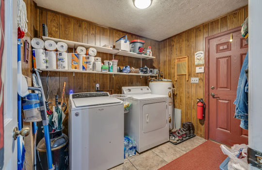 laundry room, washer/dryer hookup