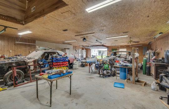 workshop/garage, concrete flooring, garage door