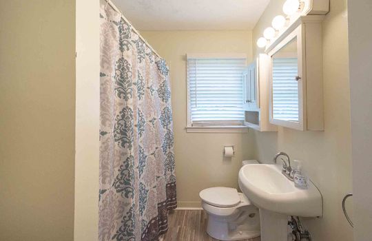 bathroom, laminate flooring, sink, toilet, tub/shower
