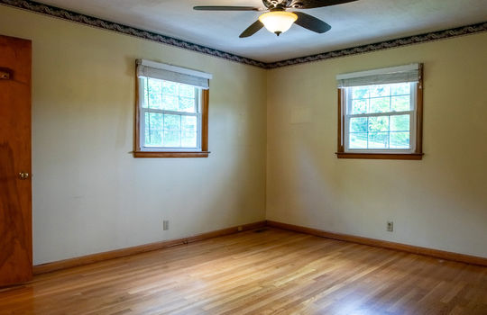 primary bedroom, hardwood, windows, ceiling fan