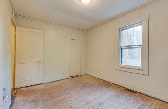 bedroom, hardwood flooring, closet, window