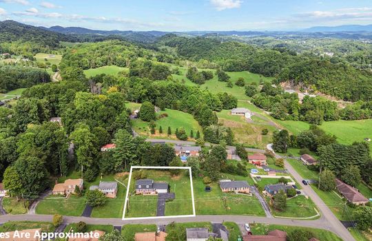 aerial view of neighborhood, mountains, property outline