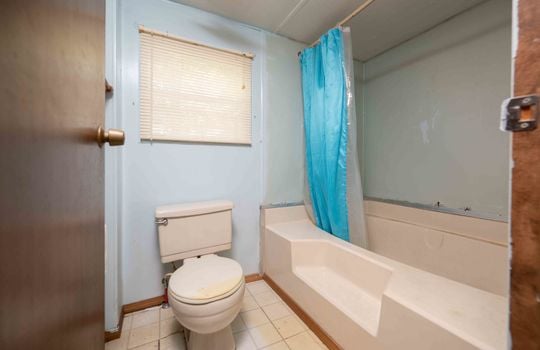 bathroom, toilet, tub/shower