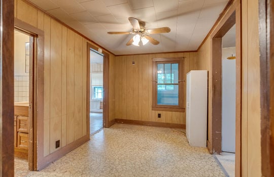 dining area, vinyl flooring, ceiling fan