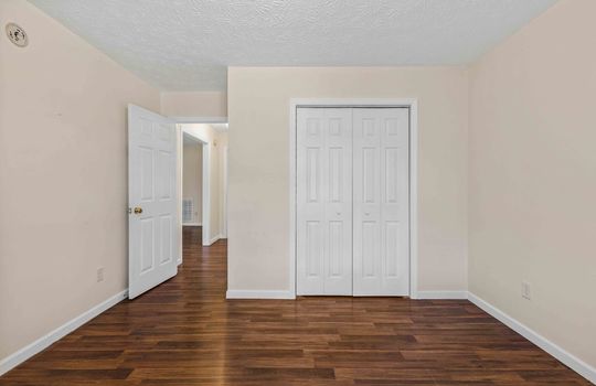 bedroom, laminate flooring, closet