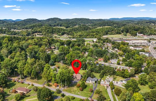 aerial view of home and neighborhood, mountain views, neighboring properties, property outline, property marker