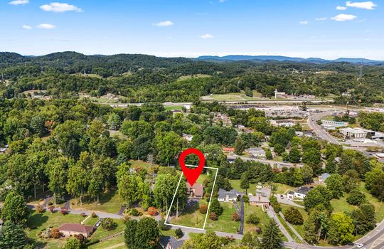 aerial view of home and neighborhood, mountain views, neighboring properties, property outline, property marker