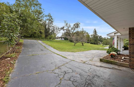 covered carport, driveway