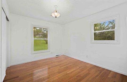 bedroom, windows, hardwood flooring, closet