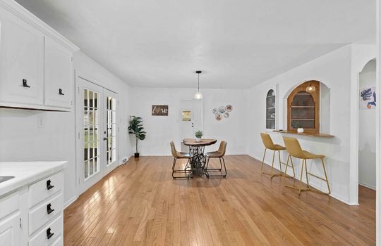 dining space, hardwood flooring, bar seating