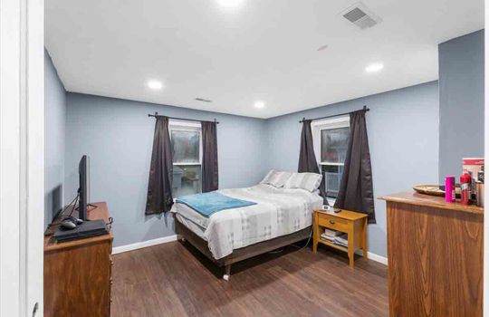 bedroom, hardwood flooring, recessed lighting, windows