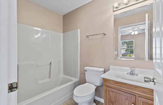 full bathroom, tub shower combo