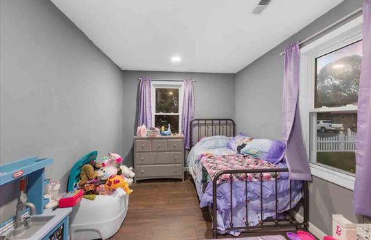 bedroom, laminate flooring, recessed lighting