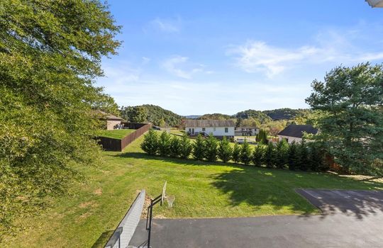 view, back yard, parking