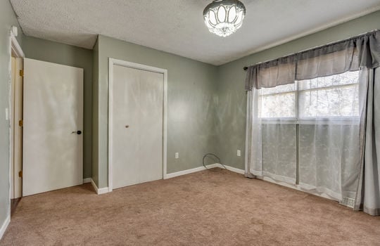 bedroom, carpet closet