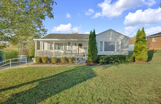 commercial building, front steps, front porch, landscaping, front yard