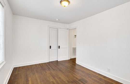 bedroom, hardwood flooring, closet