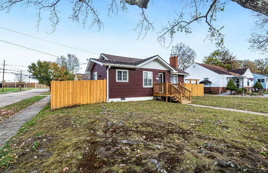 For lease, bungalow, cottage, fencing, front yard, sidewalk, front steps, front door