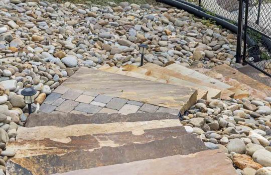 landscaping, stone steps toward pool