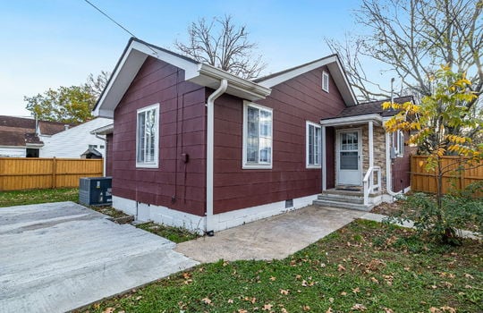 parking pad, sidewalk, back of home, for lease, back door, back steps