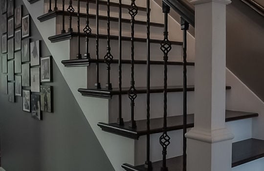 foyer stairs to upper level