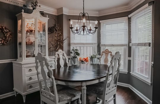 dining space, bay window, chandelier