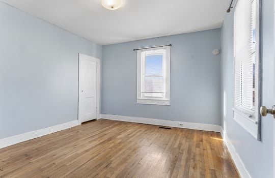 bedroom, hardwood flooring, closet