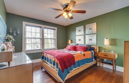 bedroom, hardwood flooring, windows, ceiling fan