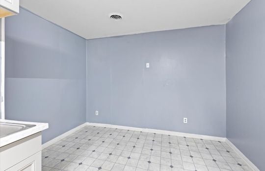 eat in kitchen space, vinyl flooring
