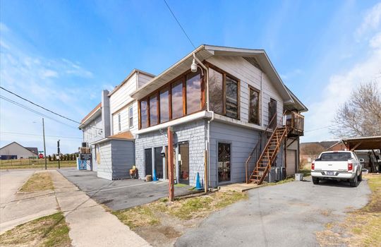 rental property, stairs, driveway, windows