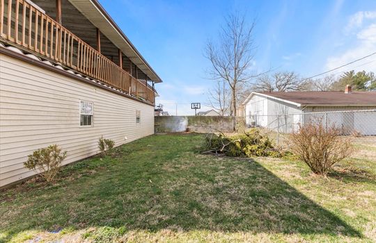 Rental property, back yard, fenced, back deck