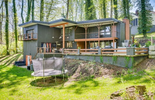 contemporary home, wood siding, patio, back yard, deck, balcony
