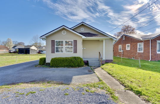 office space, front of office, concrete porch, steps to porch, vinyl siding, parking spaces, landscaping, driveway, fencing