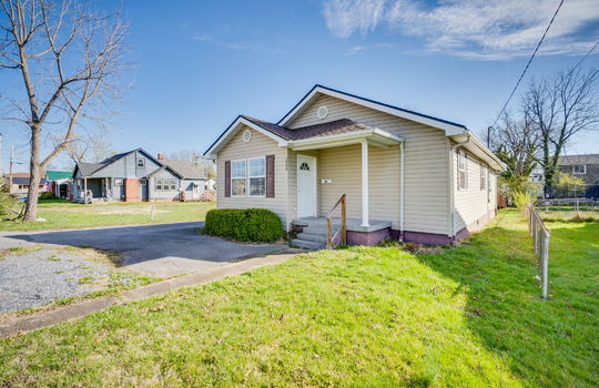 office space, front of office, concrete porch, steps to porch, vinyl siding, parking spaces