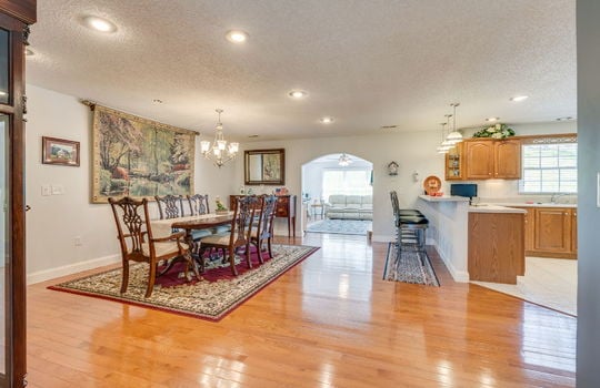 dining space, hardwood flooring, open to kitchen, kitchen, kitchen cabinets, bar seating, recessed lighting