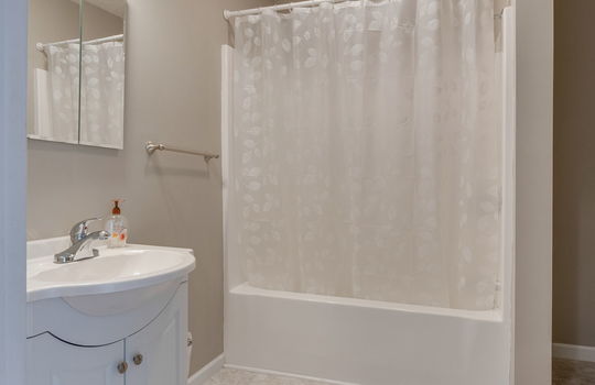 restroom, shower/tub, sink