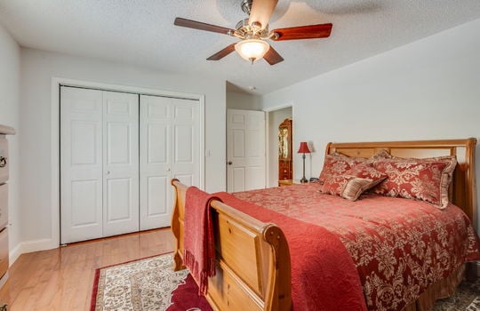bedroom, hardwood flooring, closet, ceiling fan