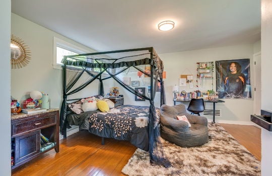 bedroom, hardwood flooring, closet