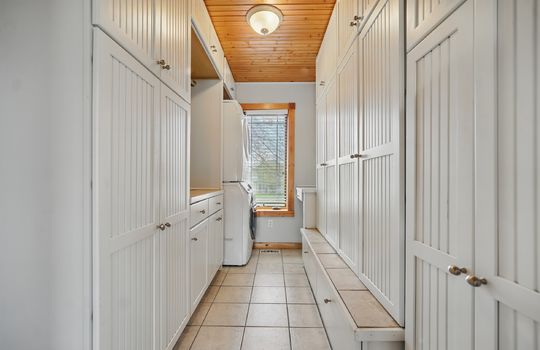 walk in closet, built in shelving/storage, washer/dryer hookups, tile flooring, wood ceiling, wood trim