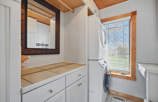 walk in closet/laundry area, tile flooring, washer/dryer hookups, closet organization/shelves,
