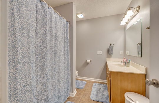 primary bathroom, toilet, sink, shower/tub