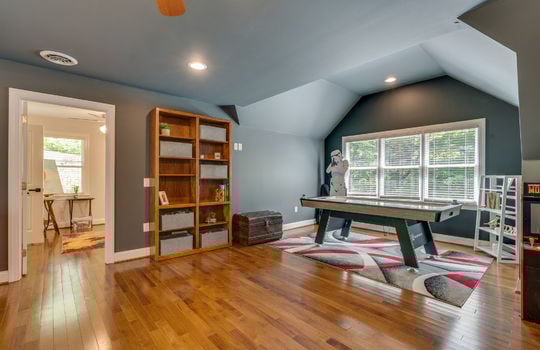 media/game room, hardwood flooring, ceiling fan, windows