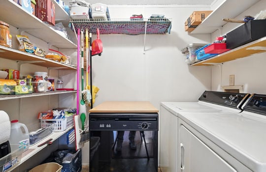 laundry room, dishwasher, pantry, washer/dryer hookups, shelving