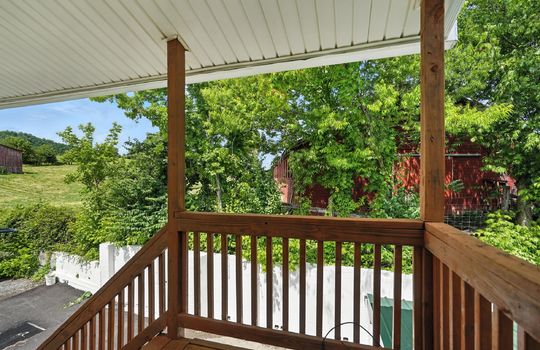 upper level apartment, porch, for lease