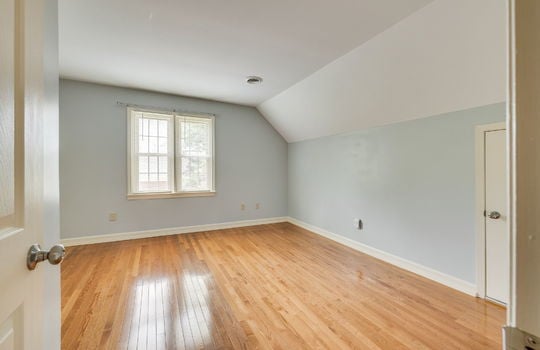 bedroom, hardwood flooring, windows