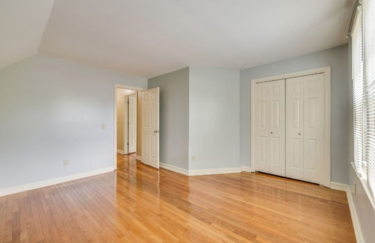 bedroom, hardwood flooring, closet, windows