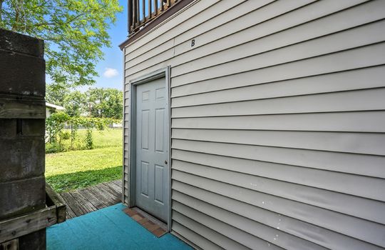 Apartment for Lease, vinyl siding, front door