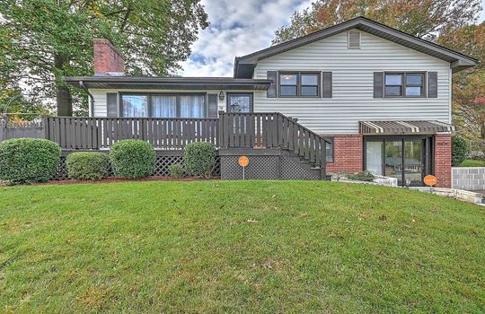 Tri-Level Home for Lease, vinyl siding, brick, front porch, front yard, landscaping, windows