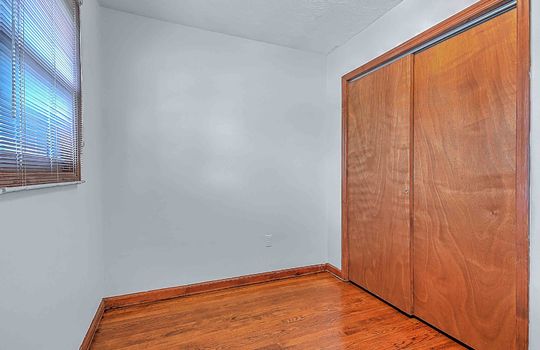 bedroom, hardwood flooring, windows, closet